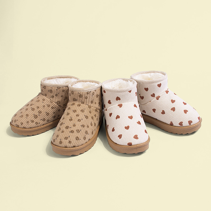 Kids Outdoor Boots - รองเท้าบูทสั้นสำหรับเด็กผู้หญิง ลายหัวใจ สำหรับฤดูหนาว ใส่ได้ทั้งนอกบ้านและในบ้าน